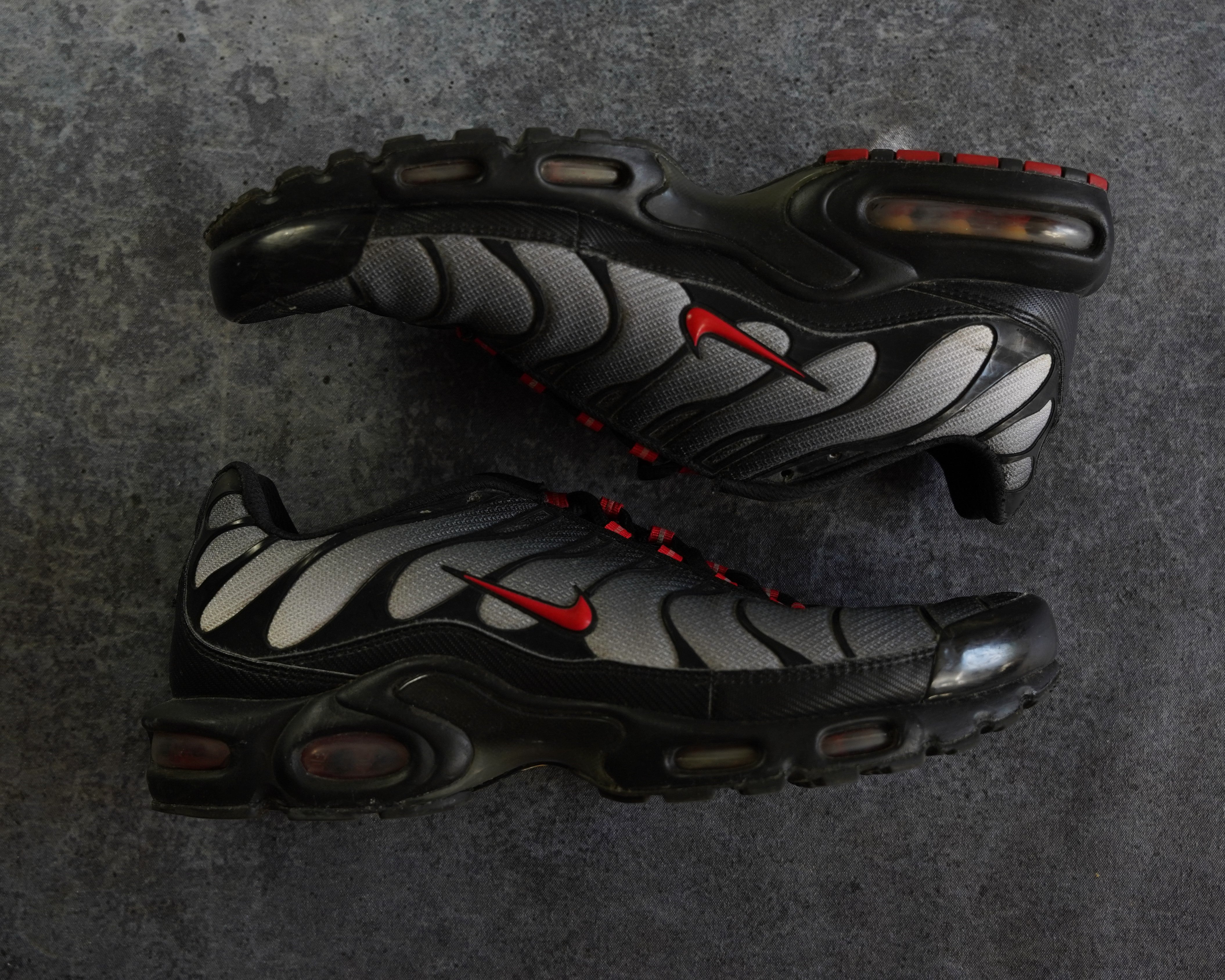 Nike TN Air Max Plus 'Black Gradient Red' (45) – zigosells
